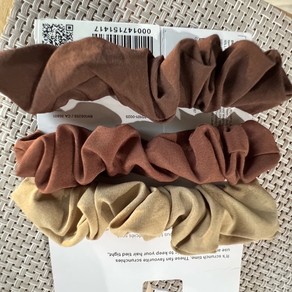 Lululemon Uplifting Scrunchies NWT - Picture 5 of 5